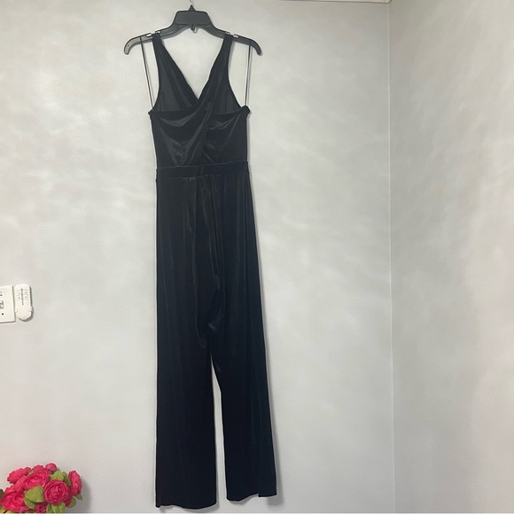 Romeo & Juliet Couture Black Velvet Lace Cross-Back Jumpsuit - Size M- New W/Tag - Picture 6 of 15